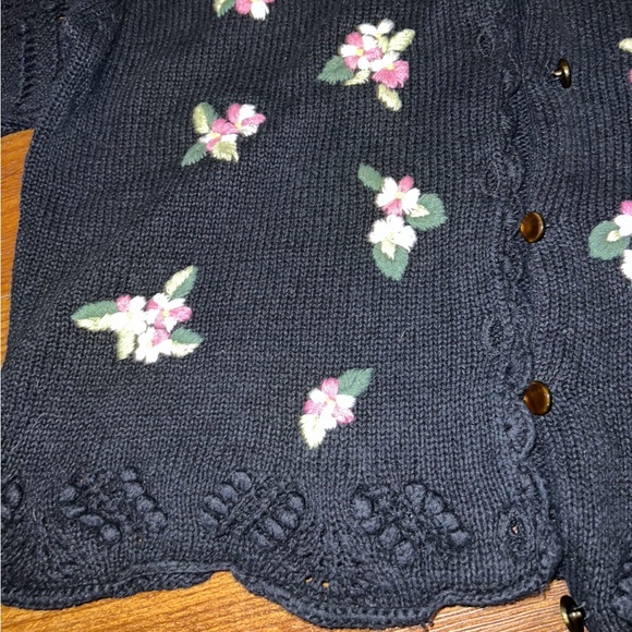 3/$18 Vintage Herman Geist Short Sleeve Embroidered Floral Button Top Size L - Picture 12 of 16